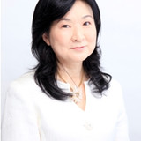 上田靖子