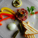 桜肉のタルタル