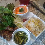 トウモロコシご飯のワンプレートランチ