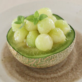 丸ごとメロンのヨーグルトポンチ