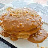 とろとろピーナッツバターソースの米粉パンケーキ