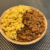 とりそぼろ丼（キンダーキッチン）