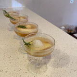 桃のスパークリングワインカクテル