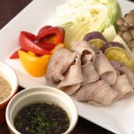 特製いりこつゆダレと温野菜と蒸し豚バラ肉