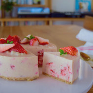 イチゴと甘酒のレアチーズケーキ