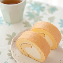 ロールケーキのキレイな巻き方をお教えしています。