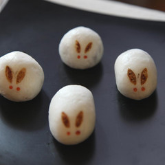 お月見も手づくりの兎さんで。その他和菓子も作ります。
