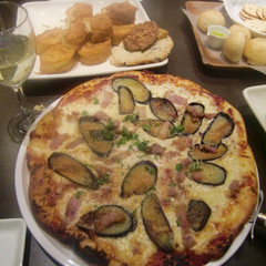 生地から作るpizza でイタリアン