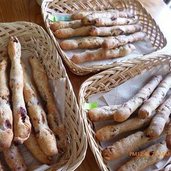 ライ麦と全粒粉が入った酒粕酵母のバトン。