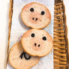 こぶたのデコ食パン♪
