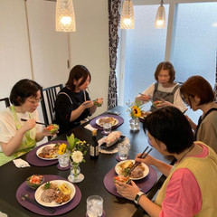 全員1人参加ですが、食べる頃には会話が弾むほどに
