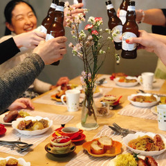 試食タイムは大抵、楽しい乾杯からスタートです。