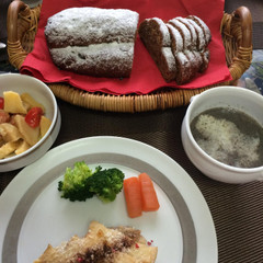 シュトーレンとクリスマスランチです。