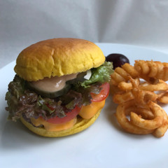 パンプキンブレッドでNY風ブティックバーガー。