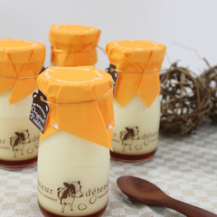 プリンも可愛い牛乳瓶で作ります。