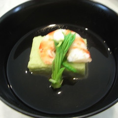 ５月の煮物椀は青豆真蒸です。
