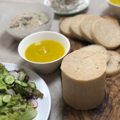ホワイトソルガラウンド食パンと人参とかぼちゃのポタージュ