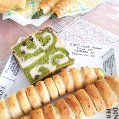 アスパラベーコンロール、抹茶とかの子豆のうずまき食パン