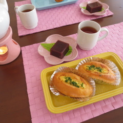 カリキュラムに沿って
パン1種類お菓子1種類を作ります。