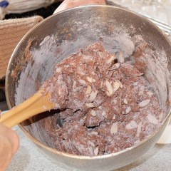 アーモンドクッキー作成中