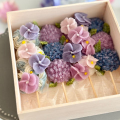 美しい紫の紫陽花で作る夏のお団子ボックス