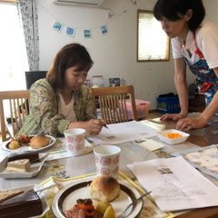 レッスン後に軽食をとっていただきながらのレッスン復習の様子
