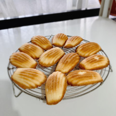 4月 チーズマドレーヌ