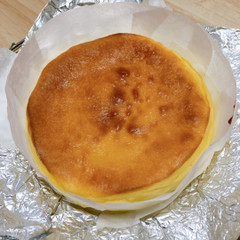 6月 ラムレーズン入りしっとり濃厚チーズケーキ