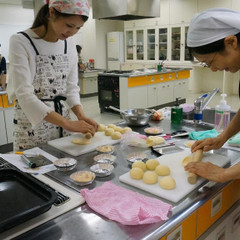 １か月ぶりの教室。今日は簡単な菓子パンを作りました。