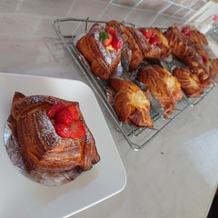 デニッシュ！しっかり層が出て、パリパリザクザク😋