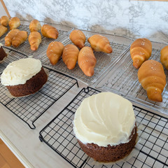 初めて参加の生徒さんもご一緒に、塩パンとキャロットケーキ作製