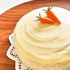 キャロットケーキ♪マジパンで作る人参がかわいいです♪