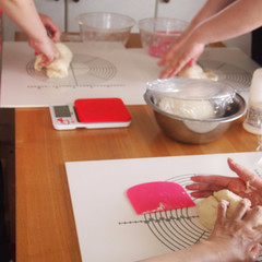 楽しい手ごねパン！
捏ね捏ね！