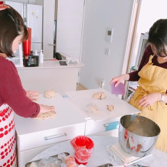 みんなで手づくりのパンと一緒に「はい、チーズ！」