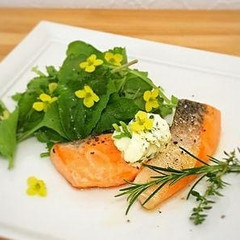 Menu A- 
サーモンの香草焼き 