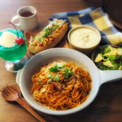 メニューは家庭料理。和・洋・中などいろいろ作りますよ