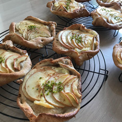 『りんごとクリームチーズのライ麦ブレッド』が焼けました！