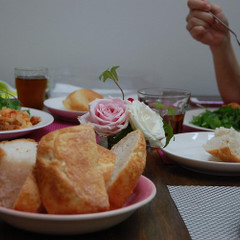 レッスンのあとはおしゃべりしながらお食事を。