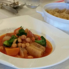 スパイシーなポークのトマト煮込みです。
