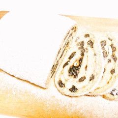全粒粉9割シュトーレン。粉糖なしで食物繊維豊富な有機食材使用