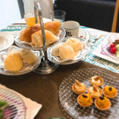 焼きたてのスコーンでティータイム