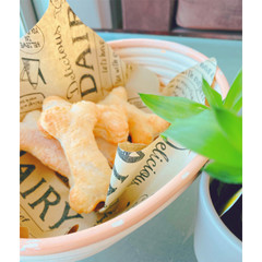わんこ用パン　大好きなボーン型で抜いてみました👌