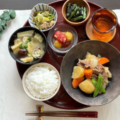 5月は肉じゃが、デリ３品、お味噌汁をご紹介します