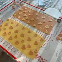 ハート柄のパスタを作っている途中です。皆様可愛い！と大好評。