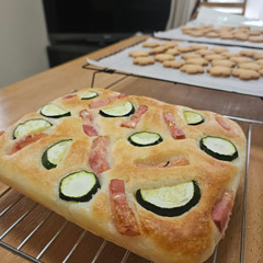 フォカッチャを焼く時は、発酵時間に米粉クッキーも焼きます。