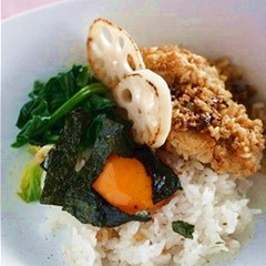 ヘルシーなのにボリューム満点鶏つくね丼