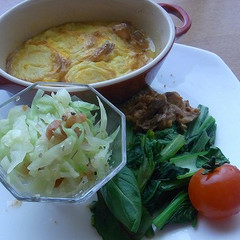 キャベツと梅の添え物