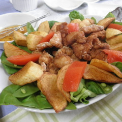 揚げじゃがとチキンの塩ダレサラダ