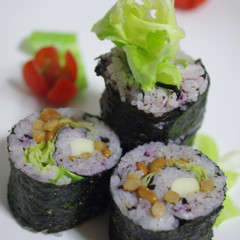 納豆とチーズのぐるぐる手巻き寿司