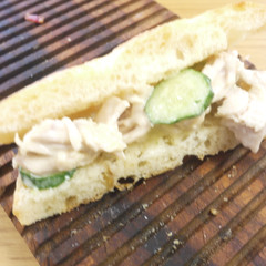 ワイン蒸しどりのサンドイッチ